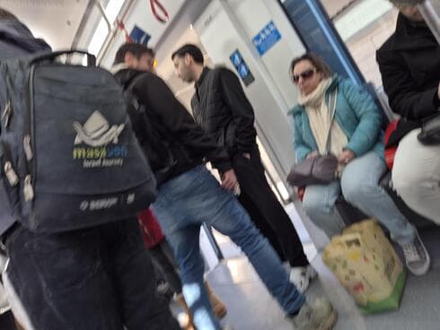 נסיעה ברכבת הקלה מפתח תקוה