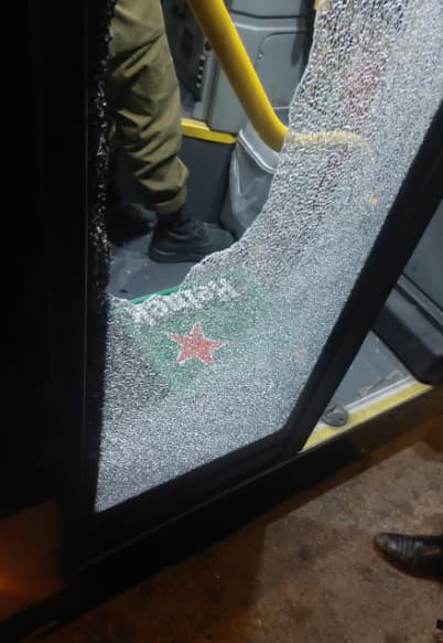 האוטובוס שניזוק בעקבות התקיפה
