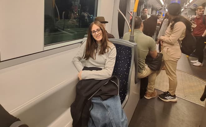 חיה לאה ברכבת הקלה בירושלים