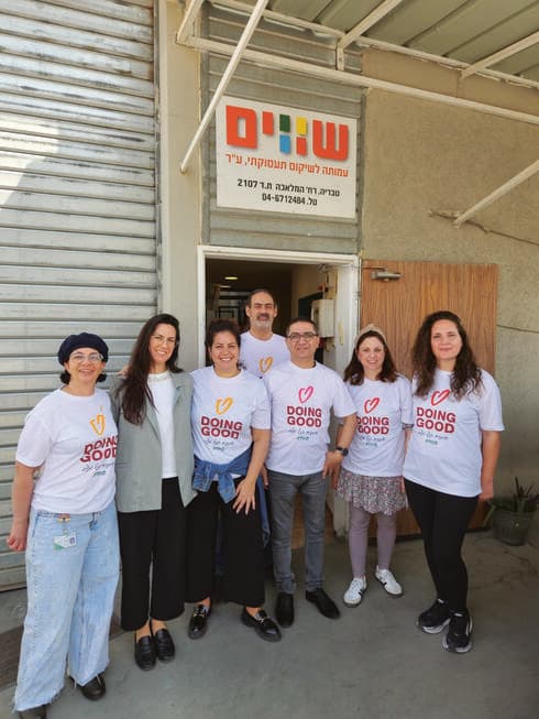 מתנדבים במגוון פעילויות (צילום : דוברות כללית) מתנדבים במגוון פעילויות