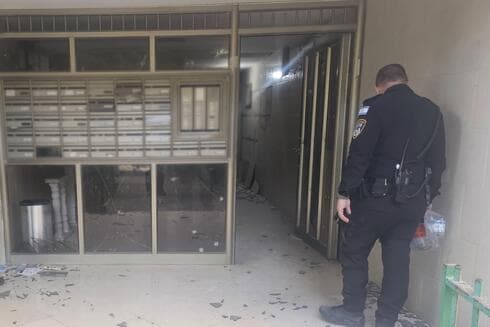 השלכת רימון בבת ים