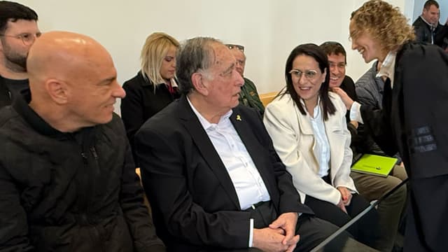 יהב ובכירי העירייה בבית המשפט