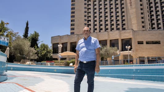 דוד טוקר במלון רמדה בירושלים