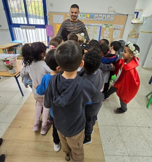 עומר ונקרט הגיע לביקור בגן הילדים
