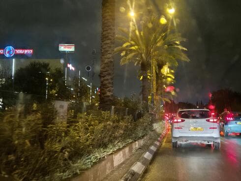 פקק בכביש 40 ליד קניון סירקין פתח תקוה