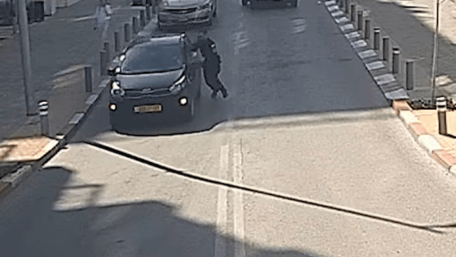 תיעוד מהאירוע ממצלמת אבטחה ברחוב