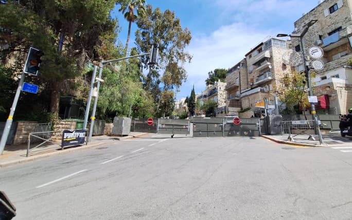 מחסומים שהוקמו בעקבות ההפגנות בעיר