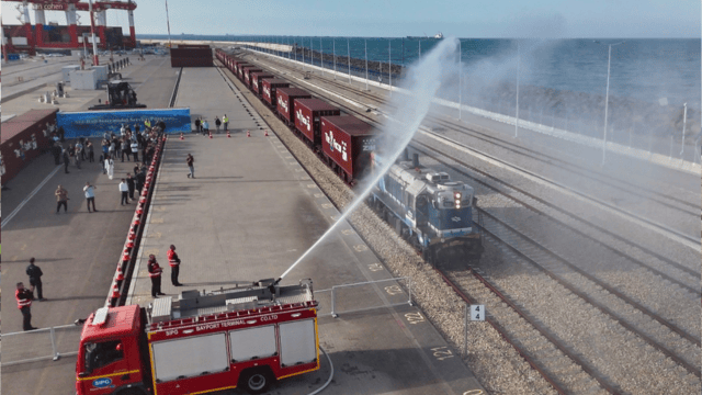 רכבת המכולות הראשונה יצאה מנמל המפרץ