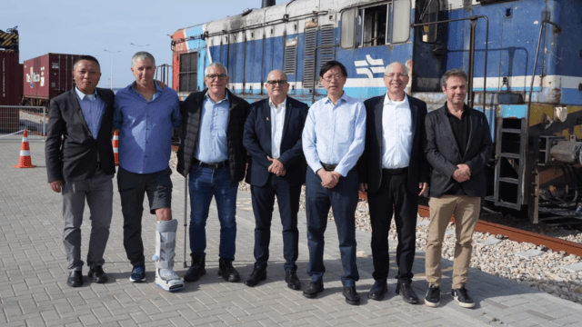 רכבת המכולות הראשונה יצאה מנמל המפרץ