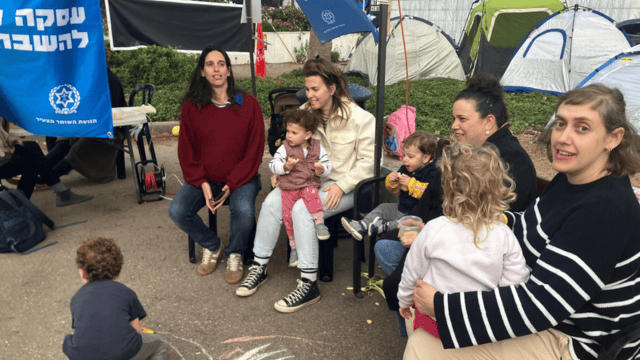 מאהל המחאה להשבת החטופים בחורב חיפה