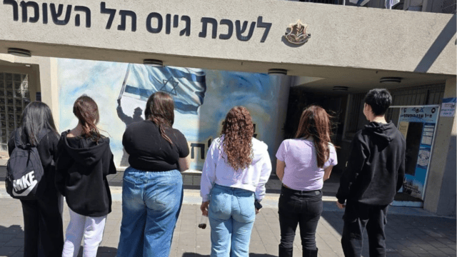 התלמידים מתגייסים התלמידים מתגייסים