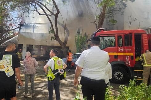 זירת השריפה בפתח תקוה (צילום: דוברות הצלה פתח תקוה) זירת השריפה בפתח תקוה