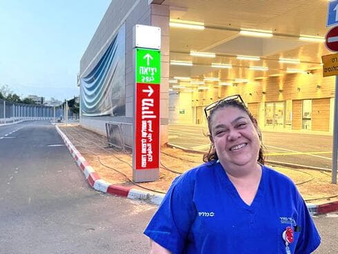 טלי שטיינפלד, האחות במחלקה לרפואה דחופה שקיבלה את הלידה (צילום: מרכז רפואי מאיר מקבוצת כללית) טלי שטיינפלד, האחות במחלקה לרפואה דחופה שקיבלה את הלידה