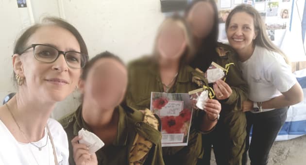 עינת קידר ואורית יעקובסון עם תצפיתניות