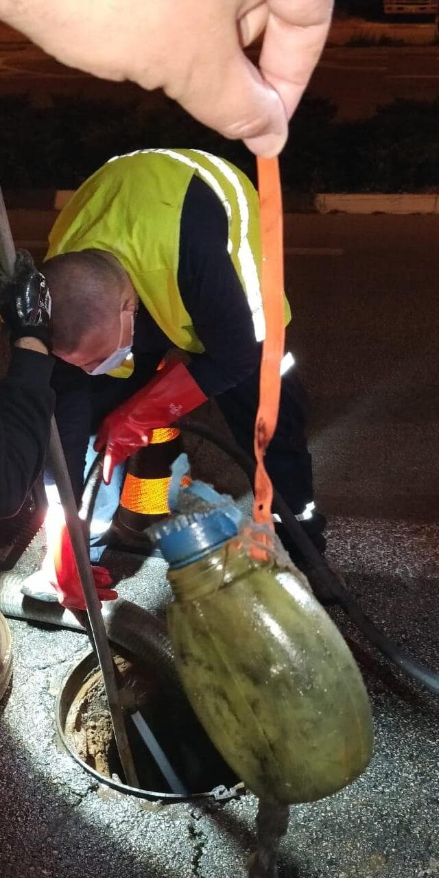 מימיה צבאית שהוצאה מקו הביוב בראשון לציון