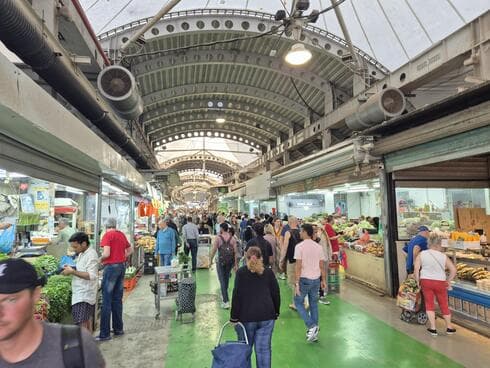שוק פתח תקוה (צילום: שירות מיינט) שוק פתח תקוה