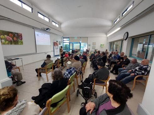 מתנדבים בזמן הרצאה