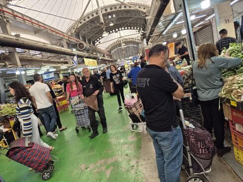 שוק פתח תקוה (צילום: שירות מיינט) שוק פתח תקוה