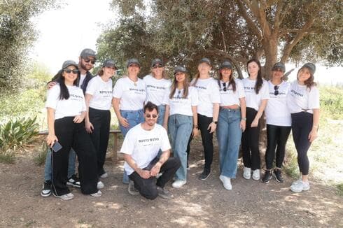לא שוכחים את אלו שכבר אינם (צילום: זיו טולדנו) ההולכים בדרכם