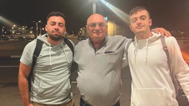 רס"ר רונן פורטנוי ז"ל (משמאל) עם אביו ואחיו