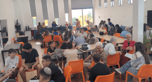 מפגש עם שורדי שואה בבית הספר רעות