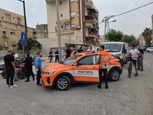 גבר נמצא ללא רוח חיים בתוך רכב נטוש בקרית אתא 