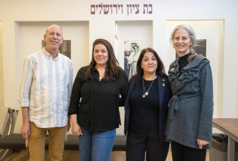 (משמאל)  שמוליק, טליה, יעלה ונילי