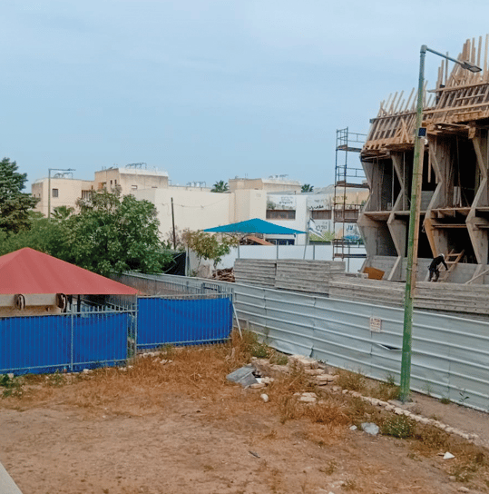 אתר הבנייה ממנו מגיעים הנחשים