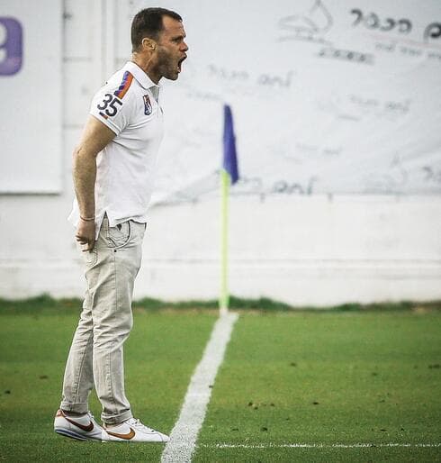 שוהם. גדול עליו?