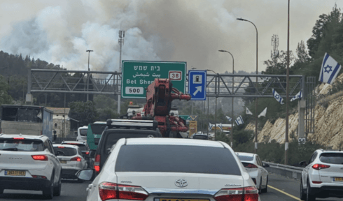 פקקי ענק בכביש מספר 1 (צילום: חיה לאה) פקקי ענק בכביש מספר 1