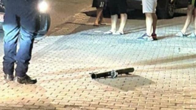 טיל כתף נורה לעבר בית מגורים בקרית אתא (צילום: צלם לא ידוע לפי סעיף 27א' לחוק זכויות יוצרים ) טיל כתף נורה לעבר בית מגורים בקרית אתא