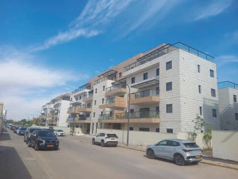 בניינים מאוכלסים בפרויקט צרפתי בפארק