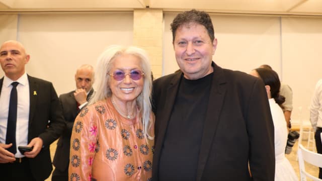 פיינרו וד"ר מרים אדלסון בטקס פרס ישראל