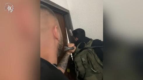 השוטרים פרצו לדירה בראשון לציון 