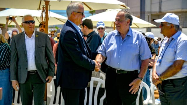 חנוכת אנדרטת אוניית מעפילים אולואה בבת גלים חיפה 