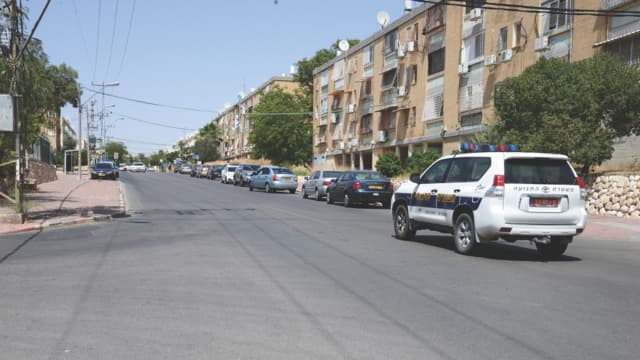 ניידת משטרה בשכונה ד' באר שבע