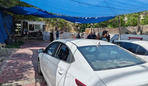 המשטרה פושטת על מכון השטיפה באבו גוש