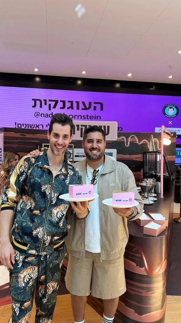 נדב בורשטיין וקובי אדרי בהשקת הפופ אפ של העוגנקית