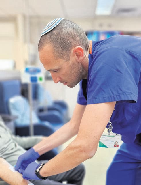 אוריאל גריידי: מלאך בלבן בשני עולמות רפואה