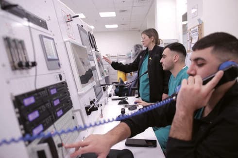פיקוח רפואי קפדני. אזור השליטה בתא הלחץ