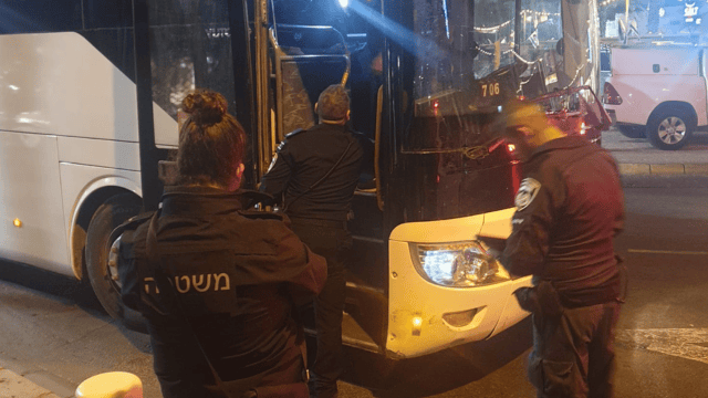 אוטובוס השבת מעוכב לבדיקה