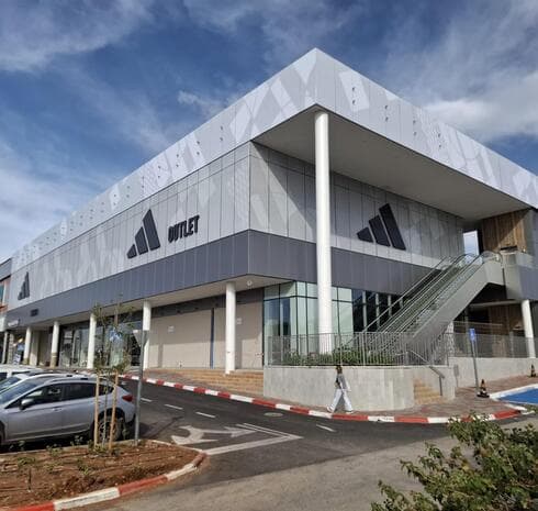 חברת adidas פתחה חנות אאוטלט חדשה בחוצות המפרץ 