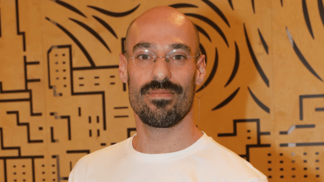 אוצר החממה עוז זלוף (צילום: ענת חרמוני) אוצר החממה עוז זלוף