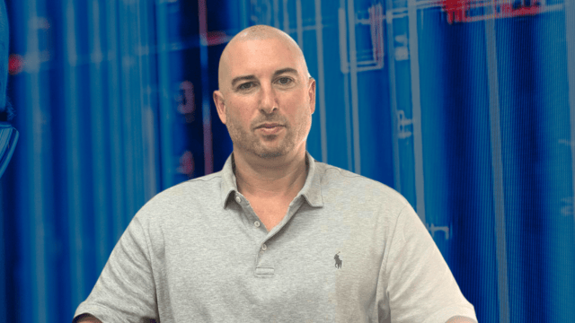 דוד אלעד מנהל מערכות מידע עיריית חיפה (צילום: עיריית חיפה, canva) דוד אלעד מנהל מערכות מידע עיריית חיפה