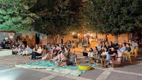 מפגש בפאב הזאביק