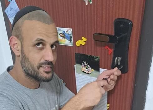 שי חתוקה. פתרון יצירתי (צילום: פרטי) שי חתוקה. המנעולן מבת ים ששבר את הרשת