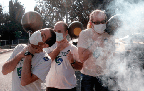 הפגנה בירושלים גנד זיהום אוויר הפגנה בירושלים גנד זיהום אוויר