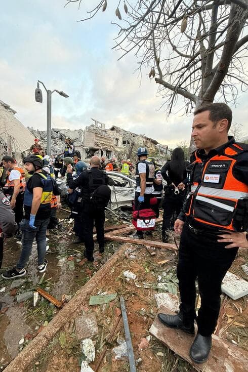קינסטליך בזירת נפילת הטיל האיראני בראשון לציון 14.6.2025