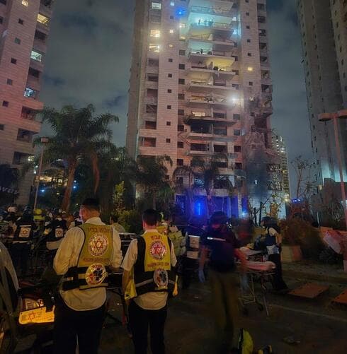 פגיעת טיל בבניין בפתח תקוה 16.6.2025