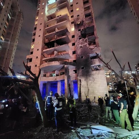 פגיעת טיל בבניין בפתח תקוה 16.6.2025